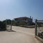 아파트 Dendra At Skala